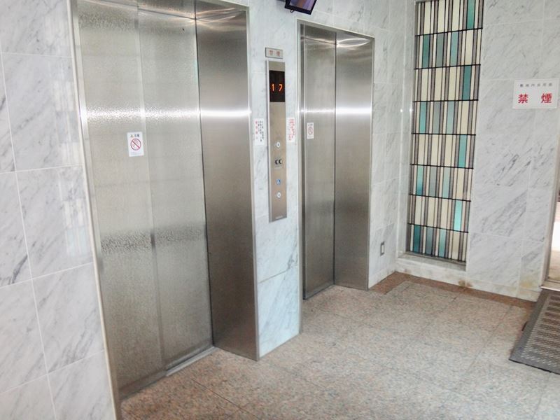 エレベーターホール。2基あるので便利です！