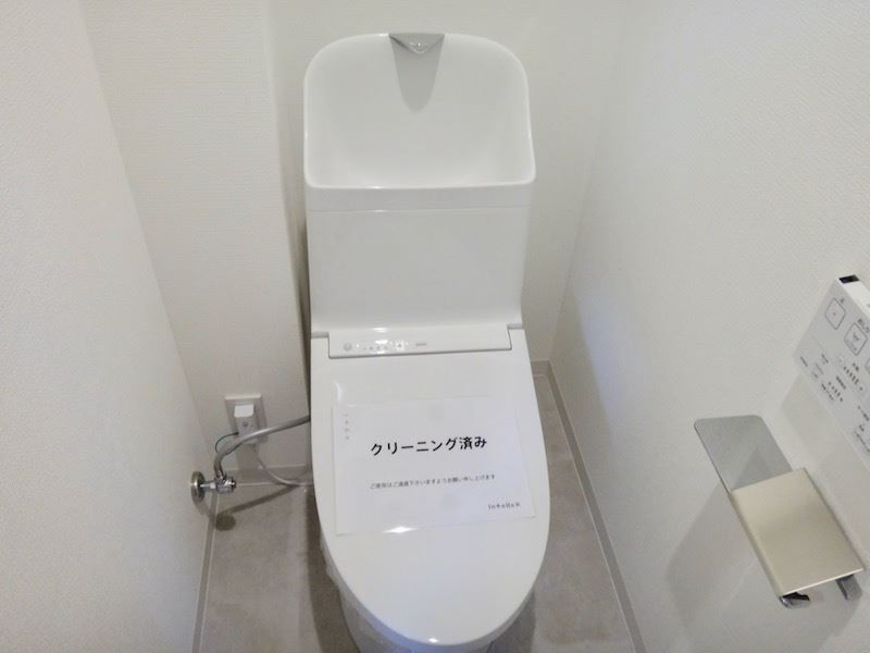 トイレ／温水洗浄便座付きトイレ。