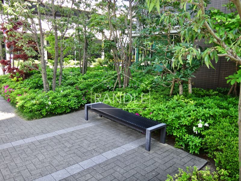 敷地内にはグリーンが多く、気持ちいい空間です。