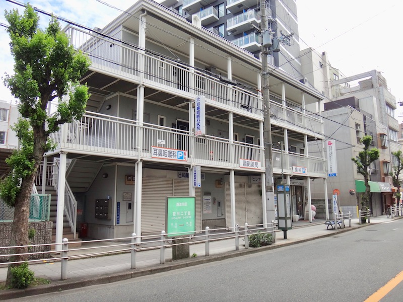 外観／姫島通り沿いに立つ賃貸マンションです。